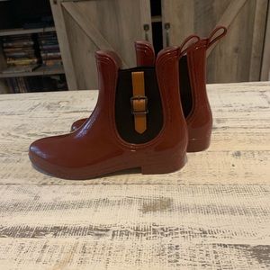Maroon Ankle Rainboots With Leather Strap